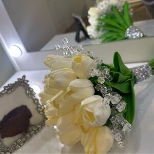 Elegant Cream Tulip Bouquet with Crystal Accents